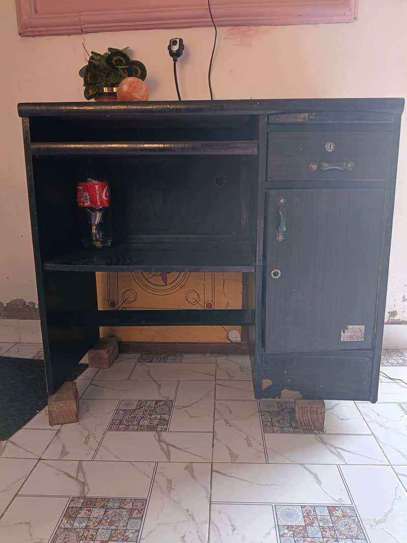 Computer table 1