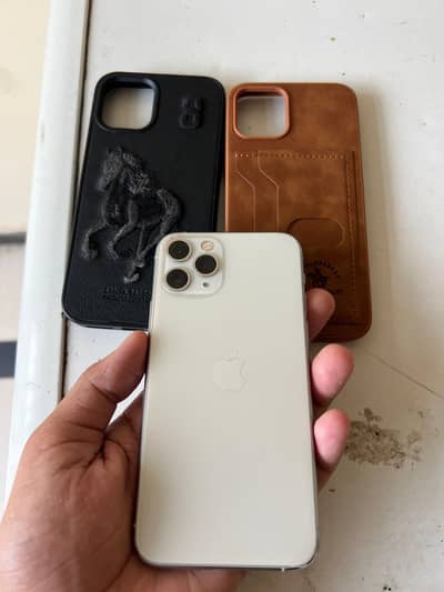 I phone 11 pro ( Pta Approved +256)