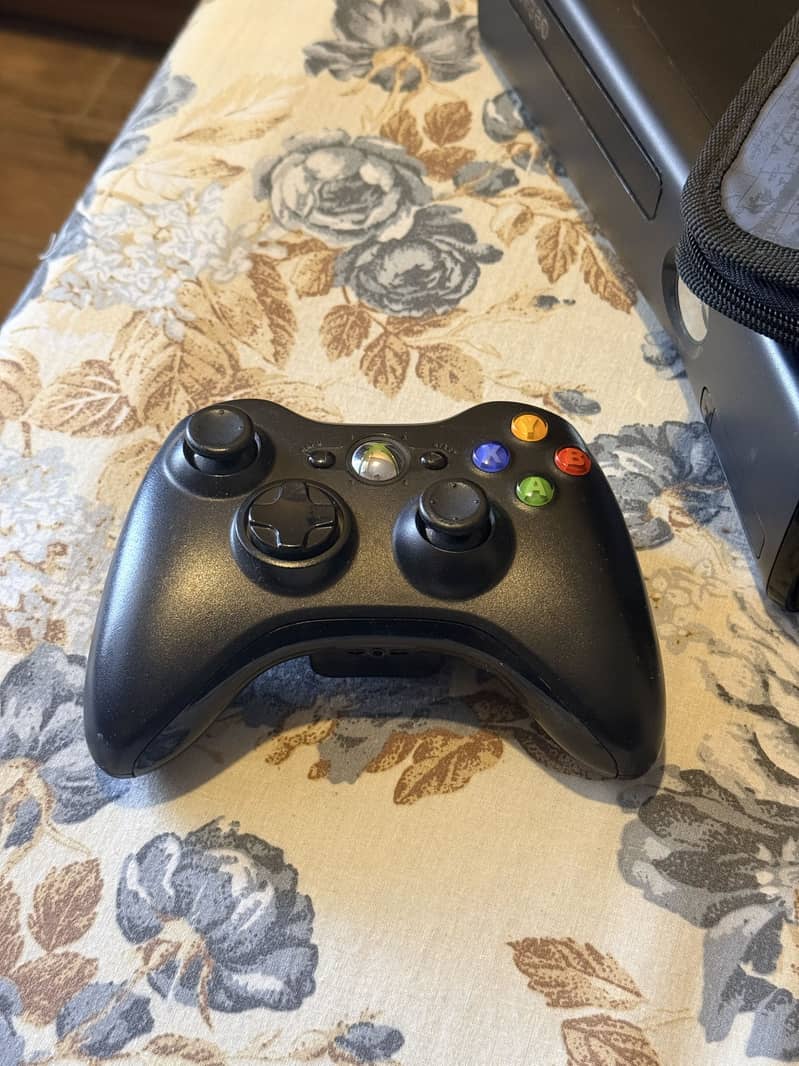 Xbox 360 with controller + games cds 9
