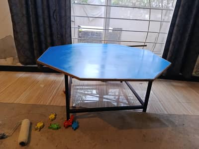 Kids table with free black board