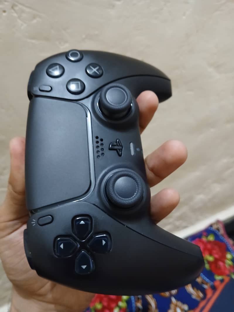 PS5 Black Controller 1