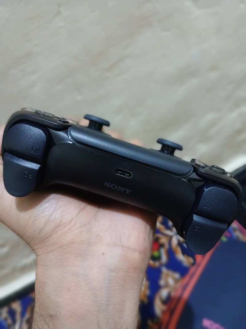 PS5 Black Controller 4