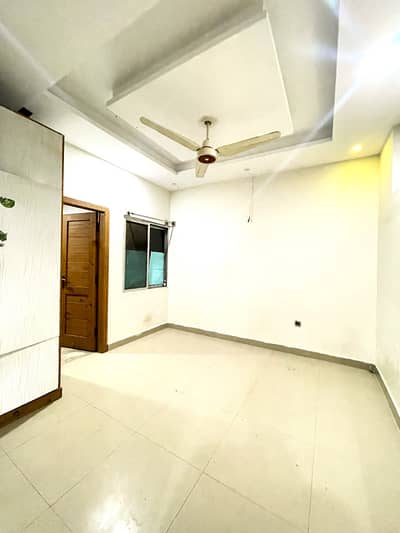 4 Bed non furnished apartment available for rent