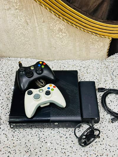 Xbox 360 E Slim Jailbreak 500GB With Games