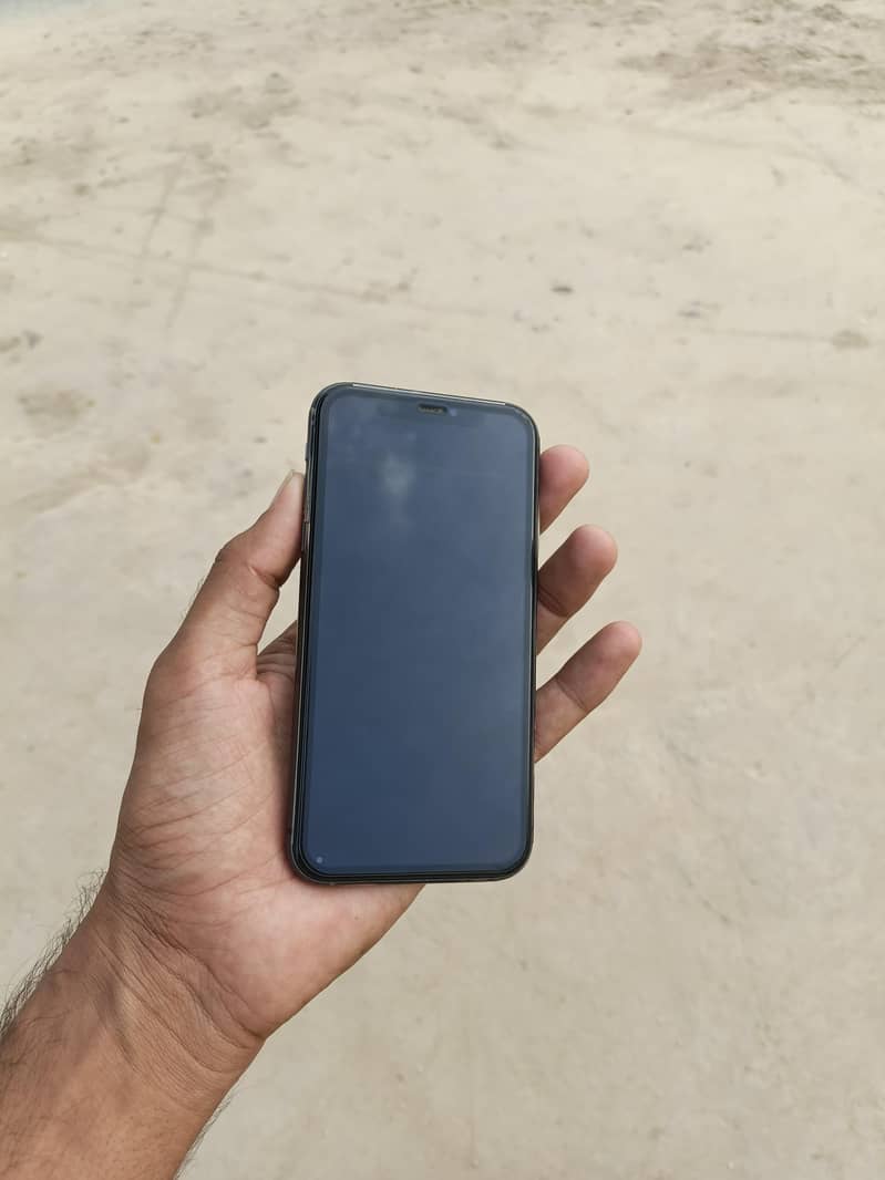 iPhone 11 3