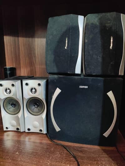 Edifier speaker set with 2 pioneer speakers