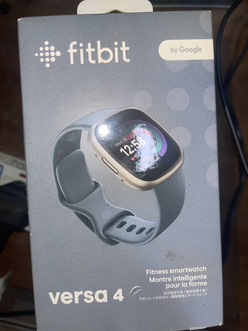 Fitbit Versa 4 6