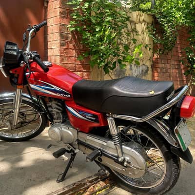 Honda 125 15 modal- original document-Lush condition