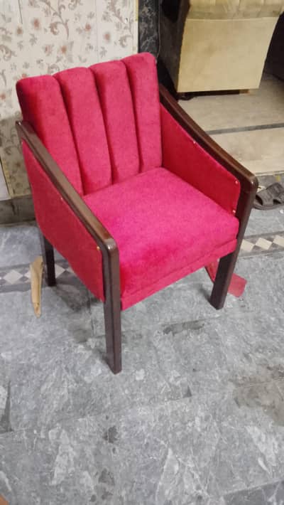 room chair 3 Hain new polish new poshishi Howa hain aur istaml nahi ki