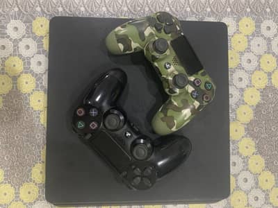 Ps4 slim 500gb + 2 original wireless controllers