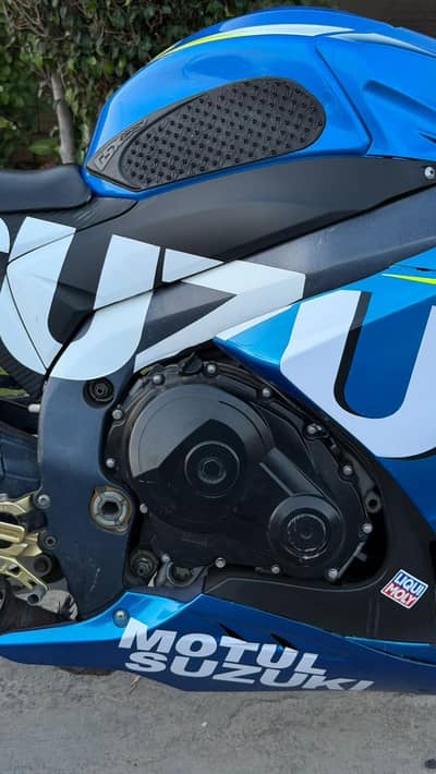SUZUKI GSXR 1000 pristine condition powerful engine with alot add ons
