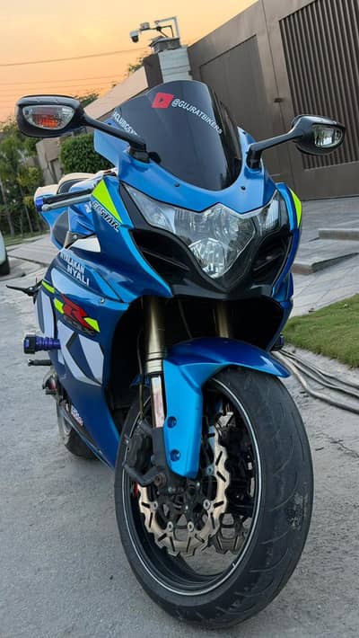 SUZUKI GSXR 1000 pristine condition powerful engine with alot add ons