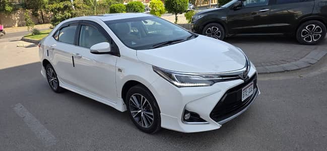 Toyota Corolla Altis Grande X CVT-i 1.8 Beige Interior 2021