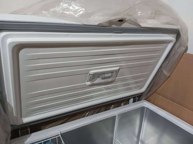 Dawlance deep freezer single 3