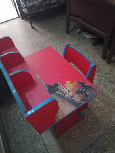 KIDS STUDY AND WRITING TABLE. . CHAIR SET