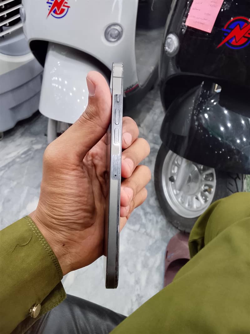 iphone 13 pro max 2
