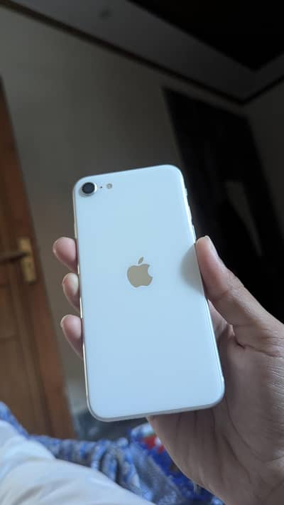 Iphone SE 2020 (64GB) Official PTA Approved.