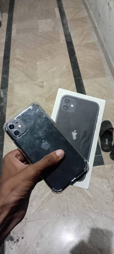 iphone 11 all okay hai koi issue nahi just panel me minor line hai