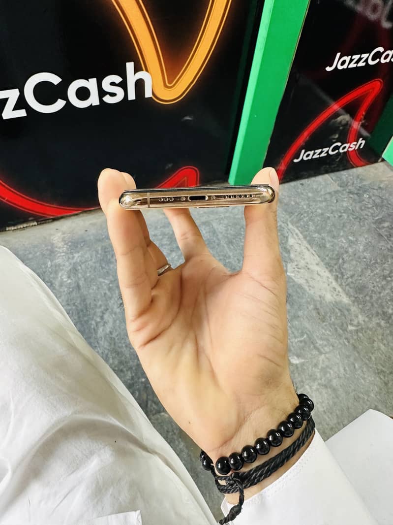 iPhone 11 Pro 2