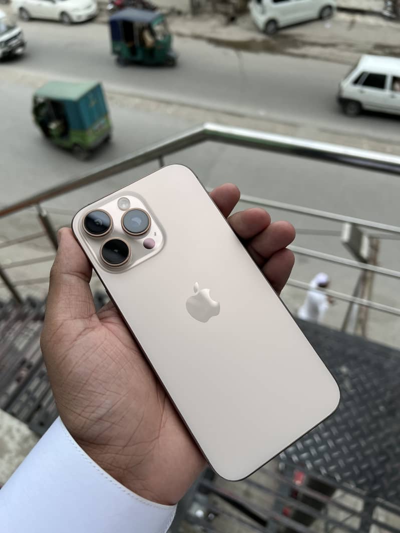 IPHONE 16 PRO MAX 1