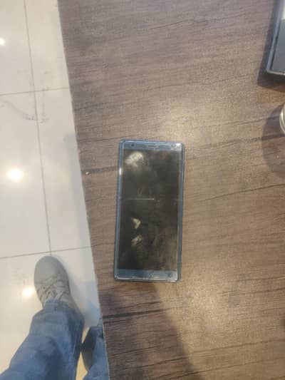 Sony Xperia xz2    4 GB ram   64 GB Room snapdragon