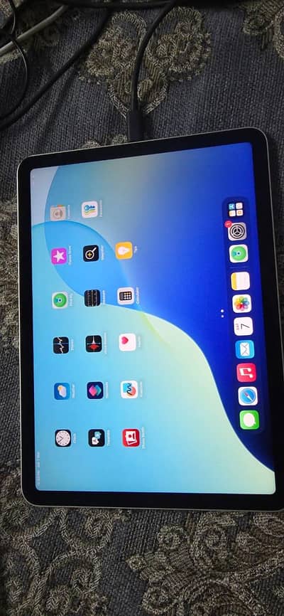 ipad air 5 M1 chip 64gb 100 battery health