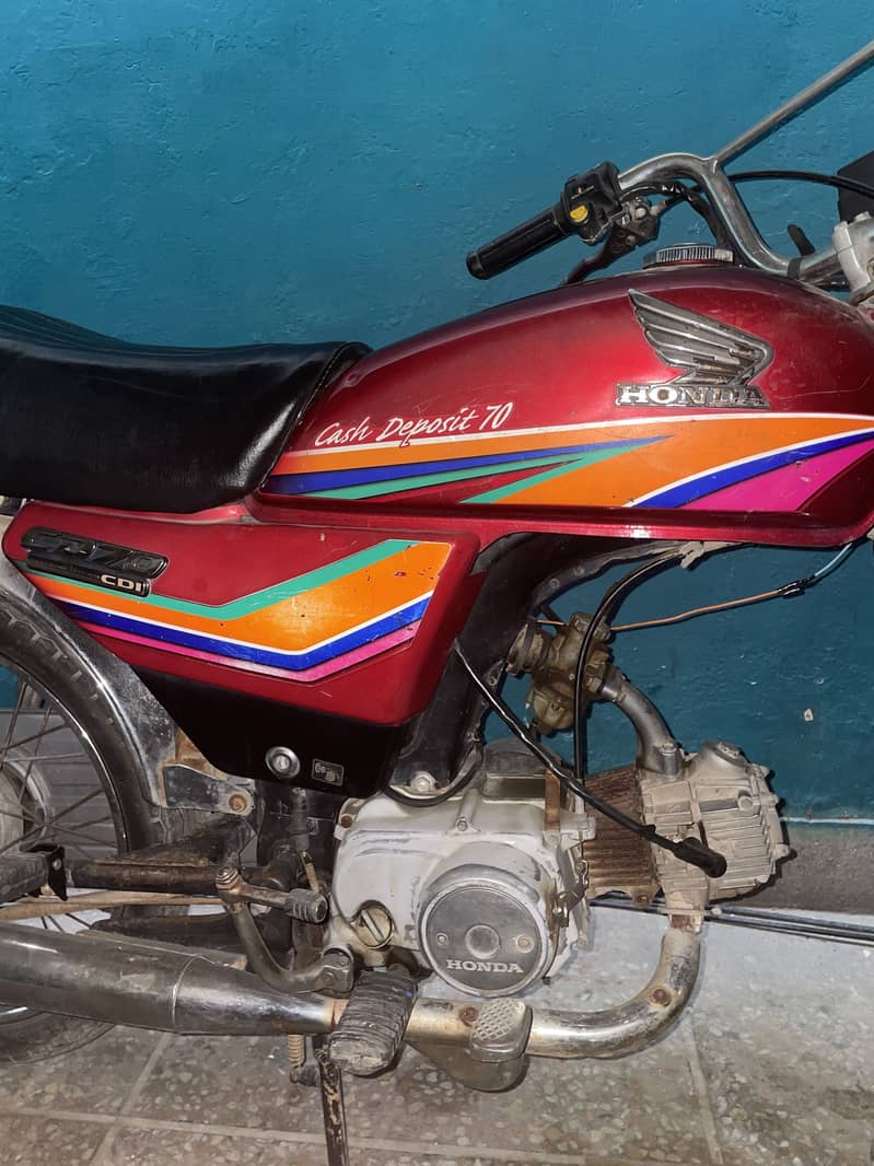 CD 70 2012 Model 0