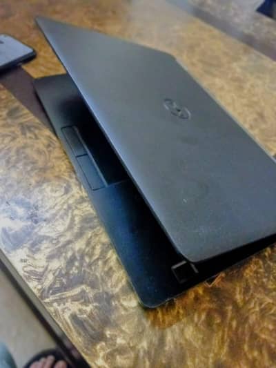 Dell latitude e7470 core i5 6th gen ssd 256 8gb ram