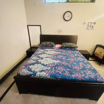 Double bed with side tables and mirror