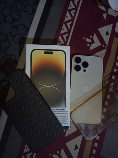 Barnd new  phone all ok 10 by 10 ha mana box pack liya ta