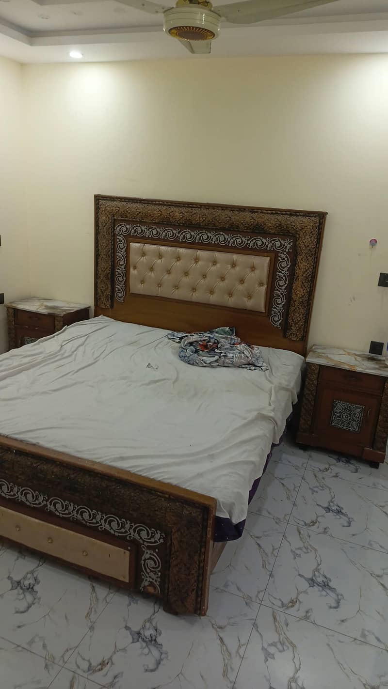 ڈبل بیڈ  فل موٹا میٹرس سائیڈ ٹیبل 2
