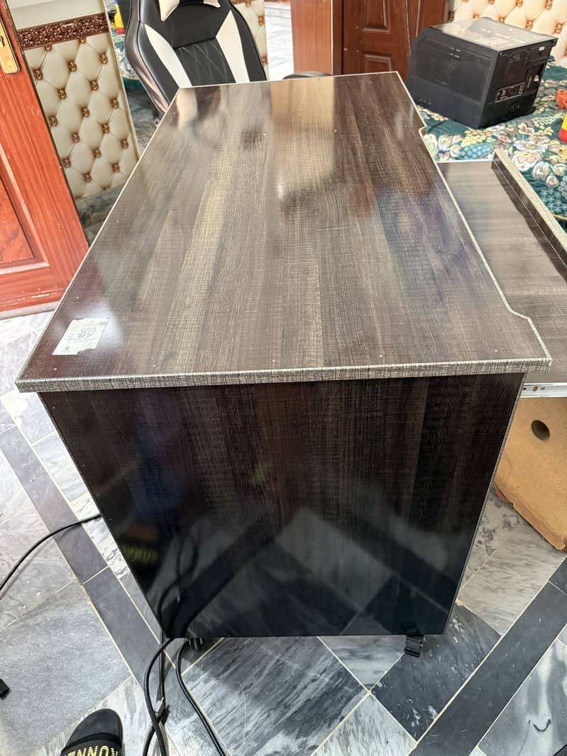 Computer Gaming Table 0