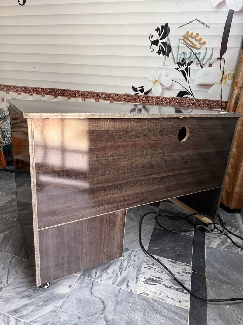 Computer Gaming Table 4