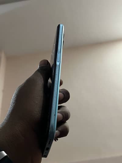 Realme narzo 50 box charger sath hai