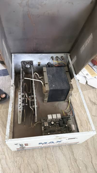 Max Power 3000w UPS