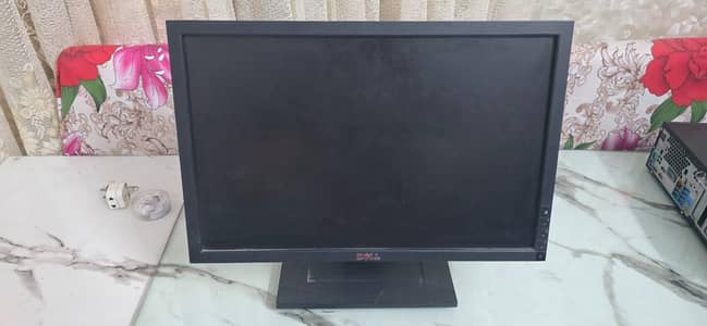 Selling 4  Computer   LCDs