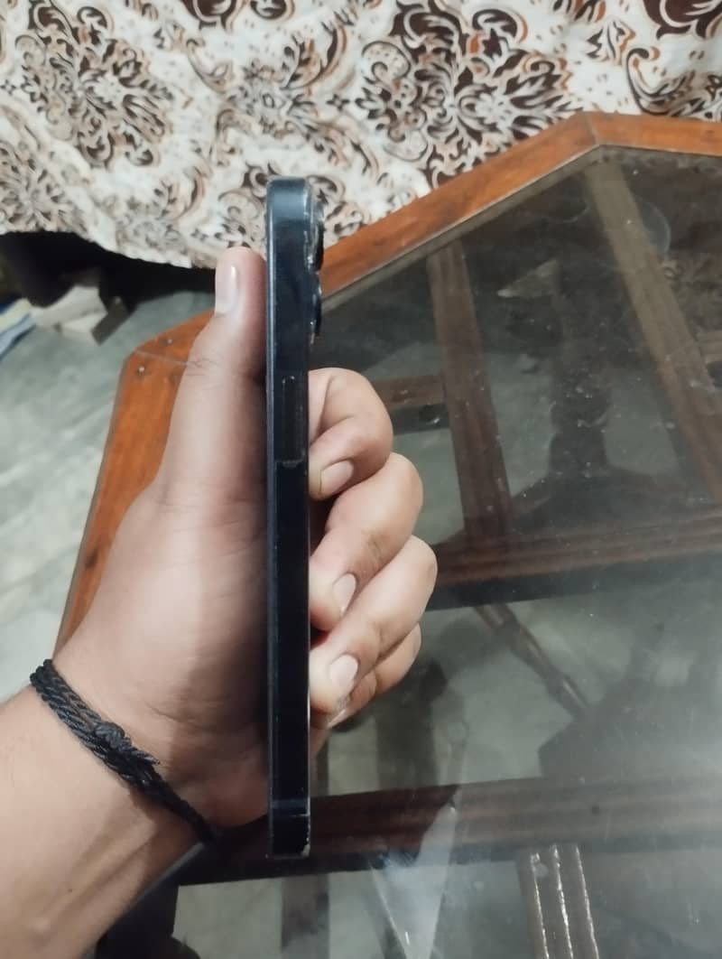 iPhone 14 3
