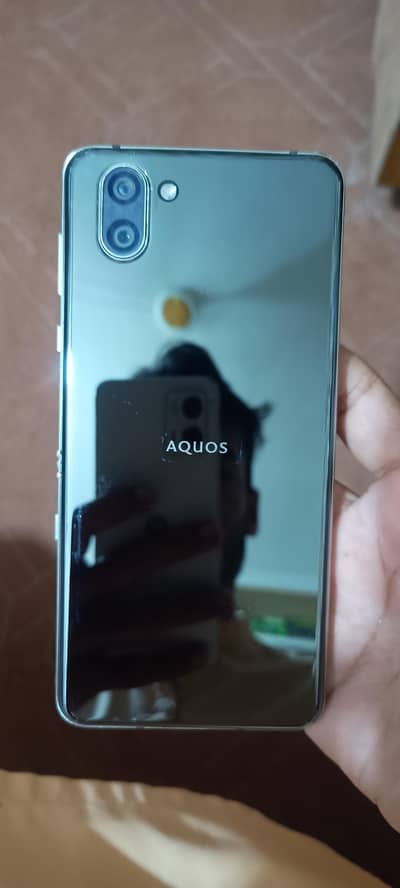 Sharp Aquos r3 gaming mobile