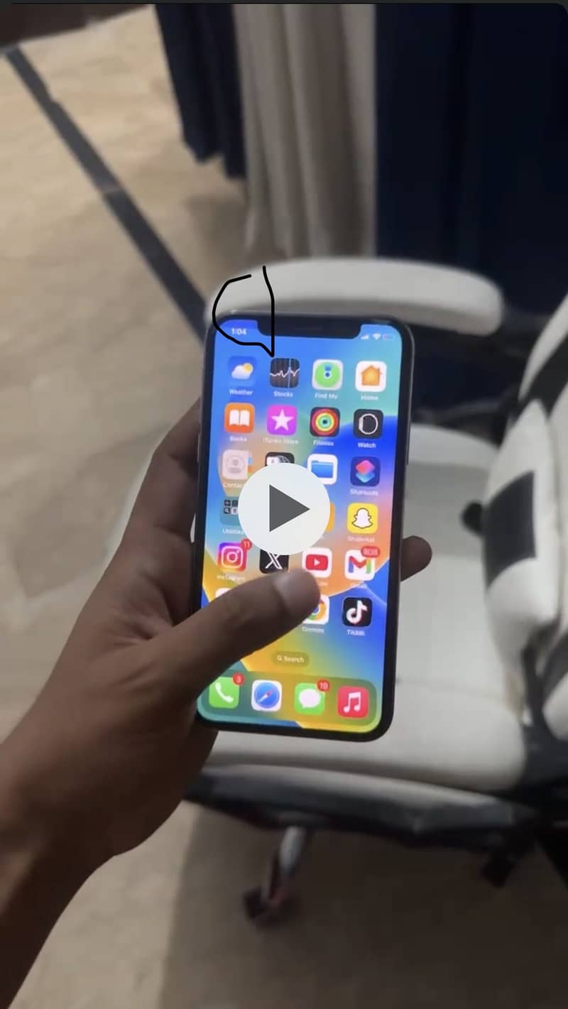 iPhone X 4