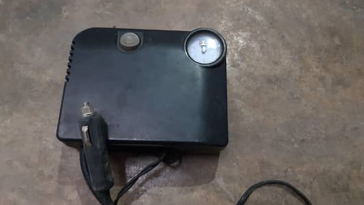 Tyre Air Compresso r- DC 12V Portable Car Tyre Inflator