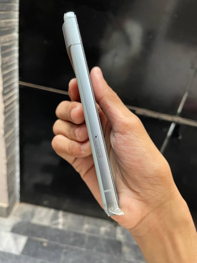 Google pixel 8 4