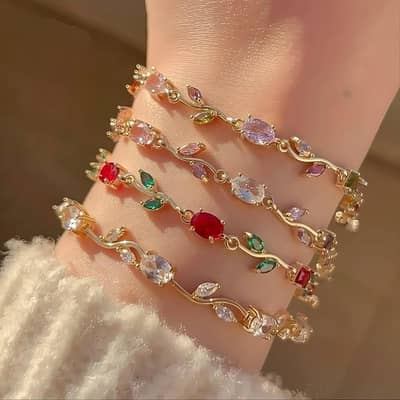 trending tulip bracelet