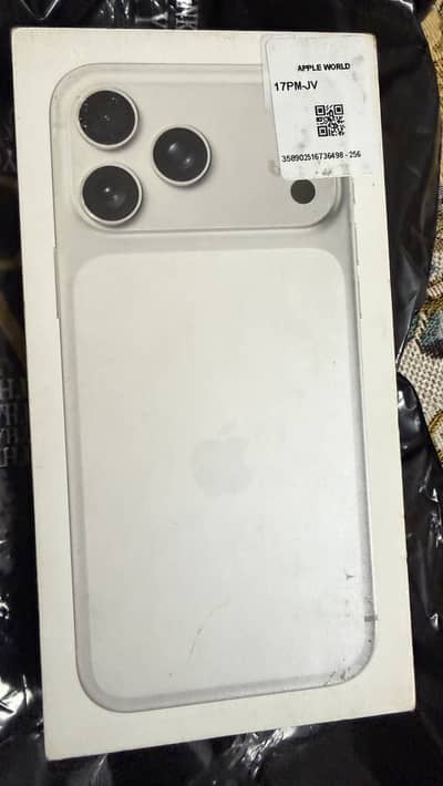 Iphone 17 pro max Jv 3 cycles used with complete box