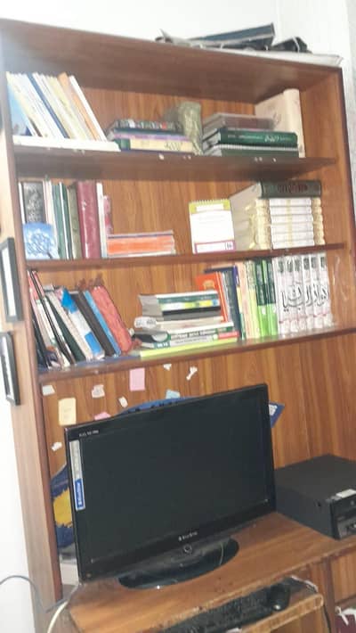 books shelves with study table