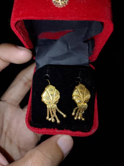 Gold earrings