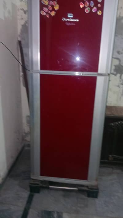 dawlance fridge and freezer is for sale
