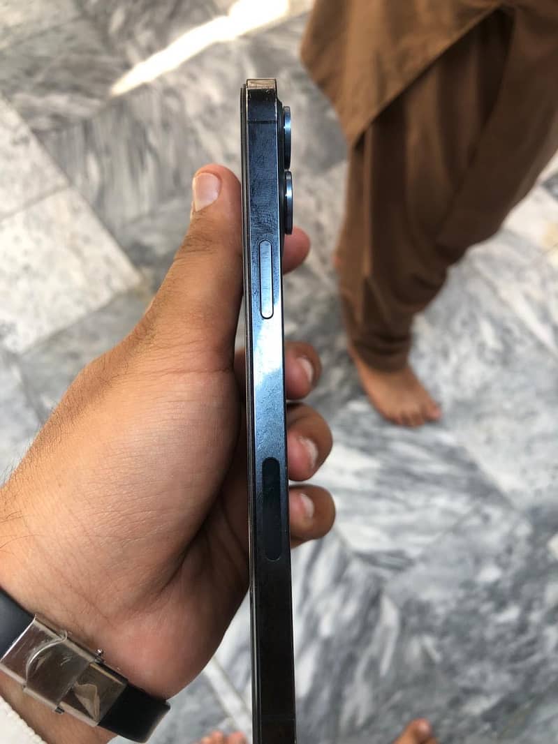 iphone 12pro max 2