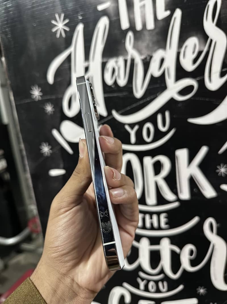 iPhone 14 Pro Max 6