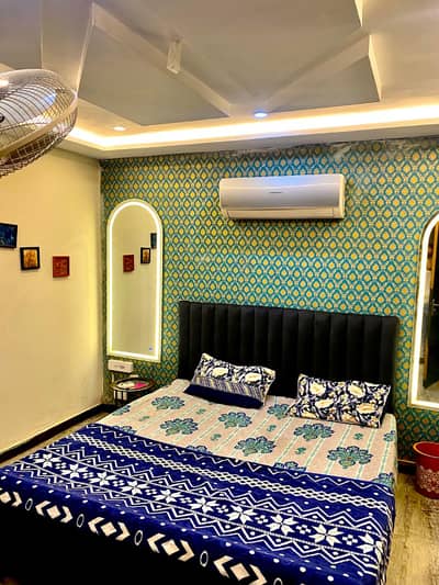 One bedroom apartment available on daily weakly basis in bahria town lahore and also available on short stay like 3/4 hours for couples and families