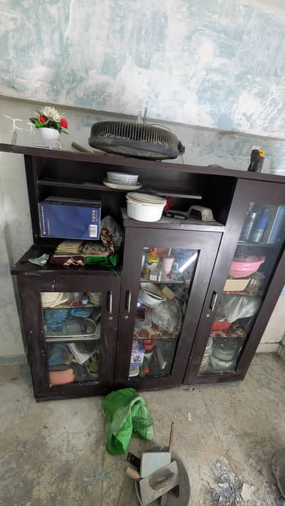 cabinet +cupboard